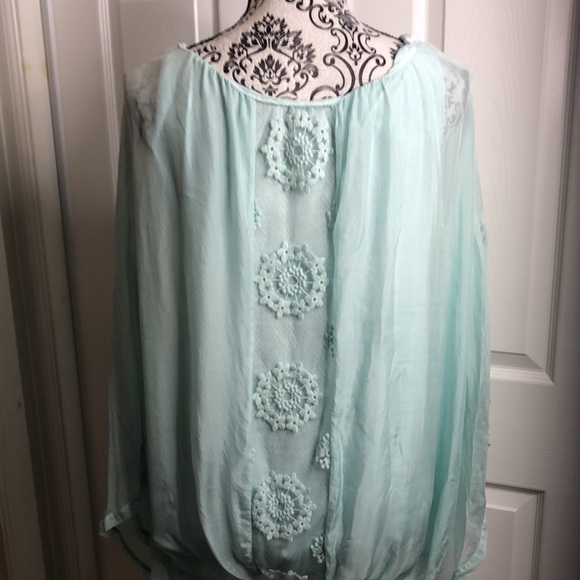 Elegant Light Blue Women's Top - Picture 4 of 6
